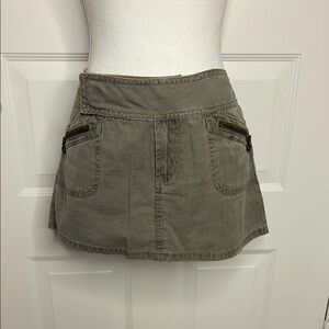 Squeeze Stylish Olive Mini Skort with Pockets. Size 7/8